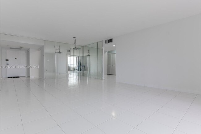 Photo - 500 Three Islands Boulevard Unidad 1110