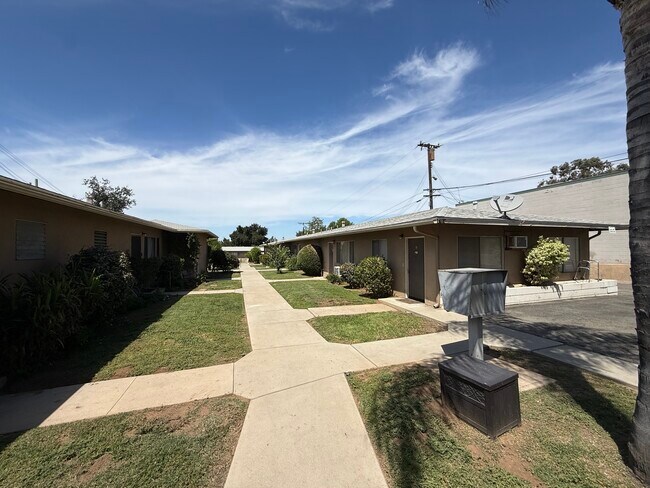 12784 California St Unidad J