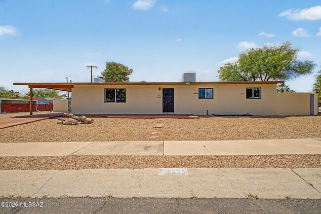 Building Photo - 2625 W Oregon St