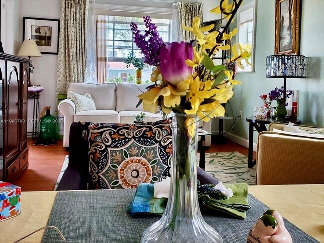 Photo - 521 NW 48th St