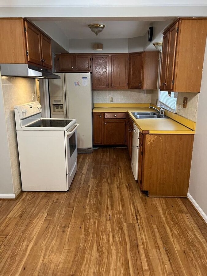 Photo - Section 8 Accepted - Beautiful Brick House - Full Finished Basement