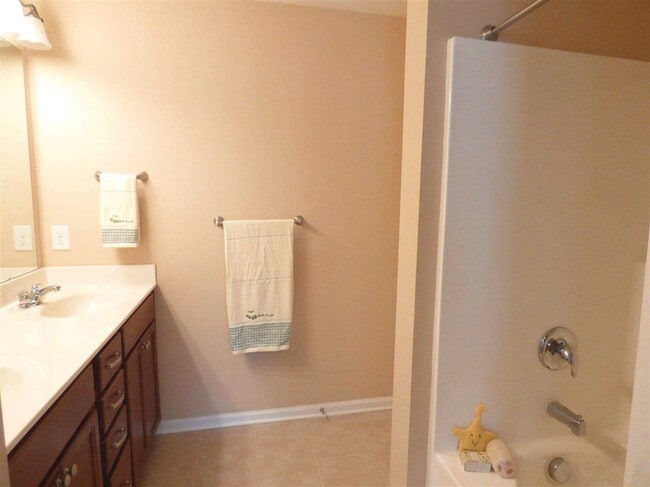 Photo - 1622 Holly Grove Way