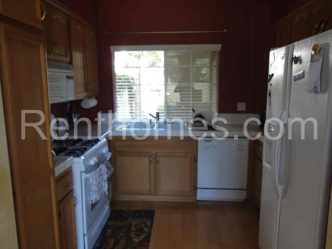Photo - 12344 Springwater Point
