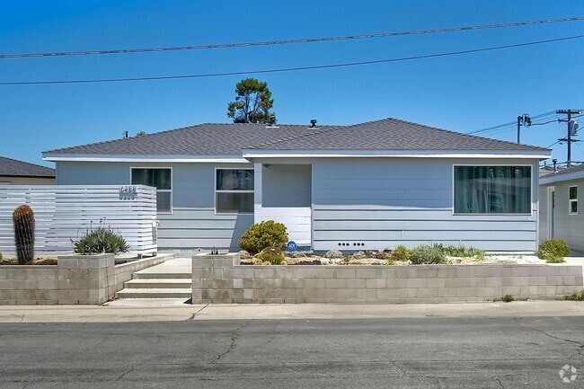 Building Photo - 6258 Pembroke Dr Rental