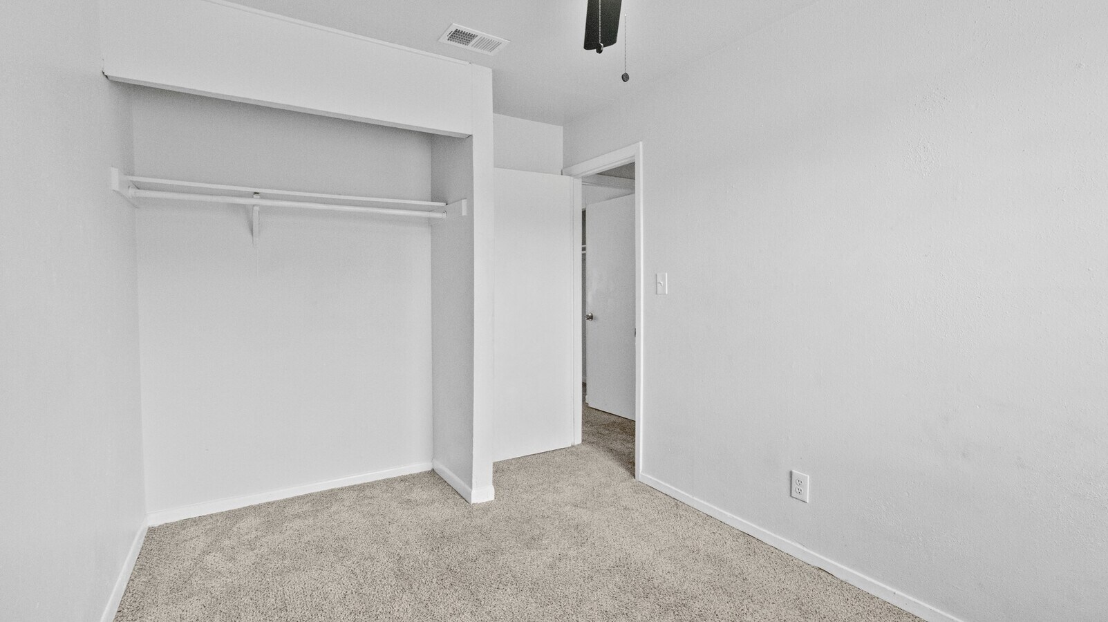 Photo - 9706 Farragut St