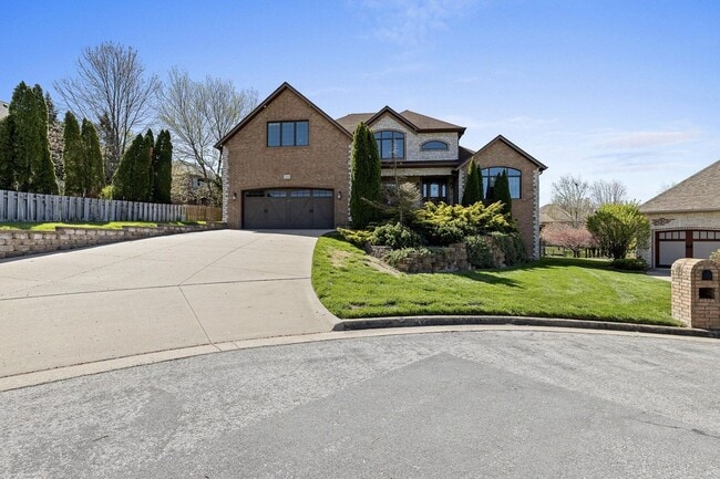 Photo - 5 Bedroom Dream Home!