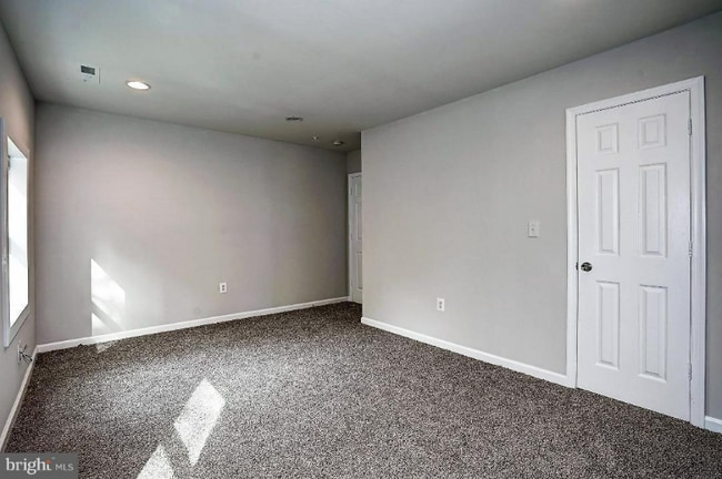 Photo - 319 Burns St SE