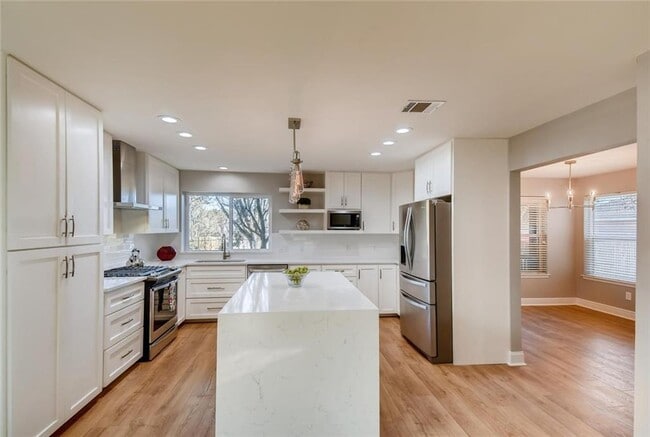 Photo - 6108 Skahan Ln