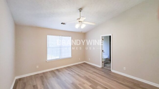 Photo - 505 Village Cir