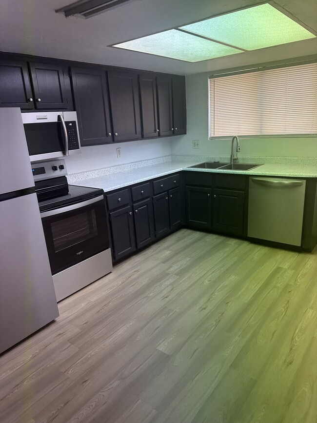 Building Photo - 3322 W Loma Ln Unit #2