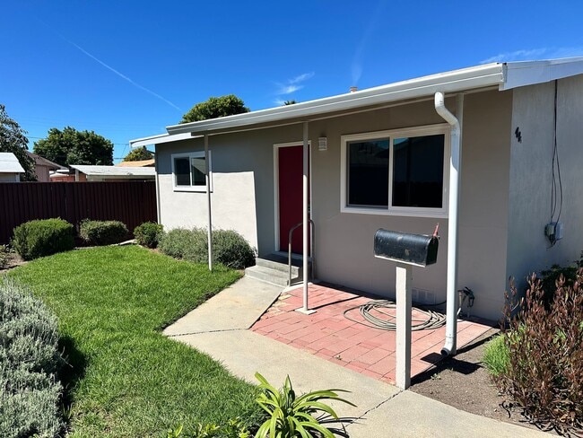 Building Photo - buena44 Unit 44-A