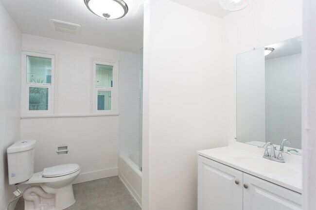 1344-1350 N Alta Vista Blvd Unit 1350