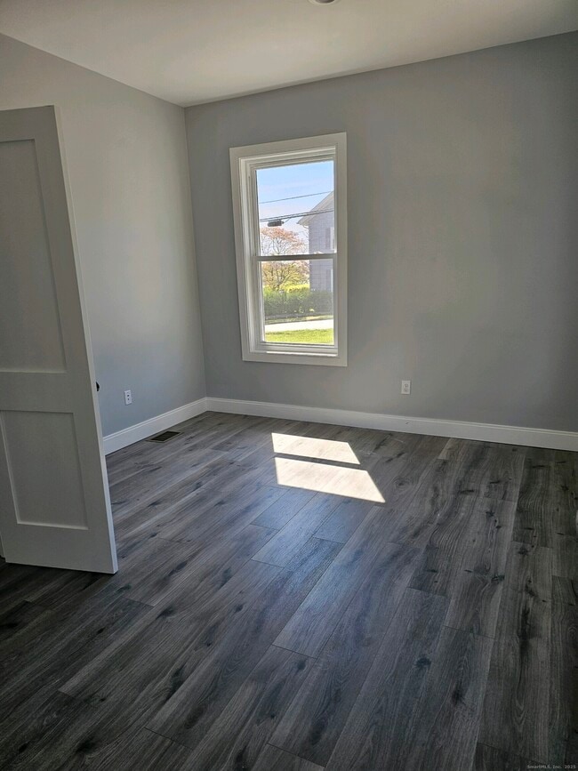 Photo - 281 Pequot Ave Unit 2