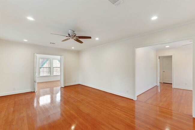 Photo - 2343 Shakespeare St