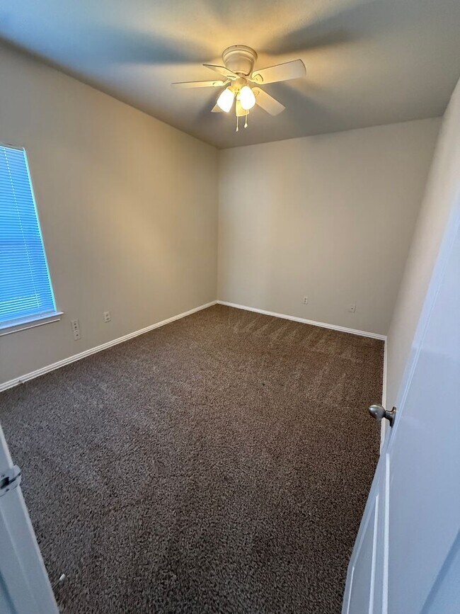 Photo - SYLVIA937-39 Unit 939