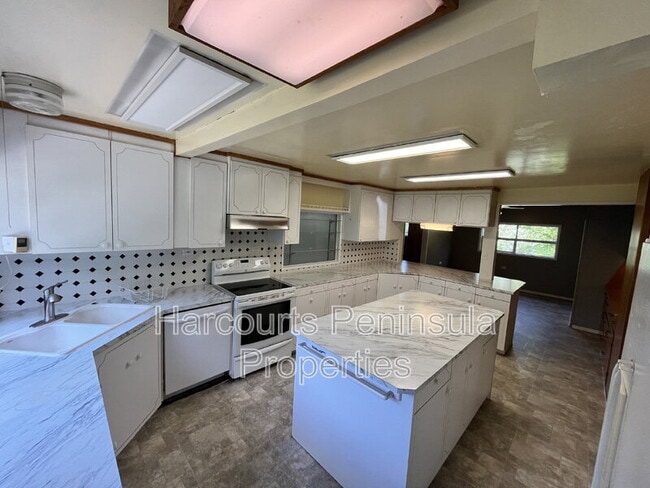 Photo - 8339 WA-303