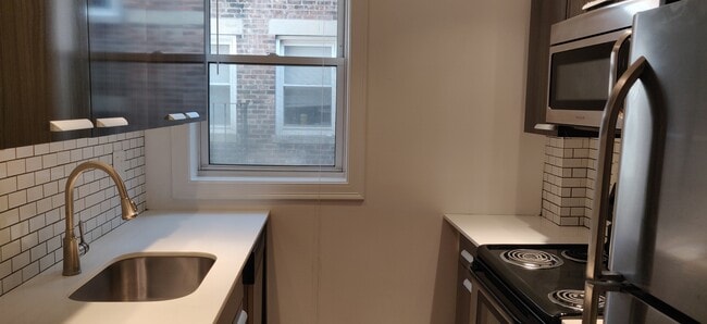 109 Queensberry St Unit 11