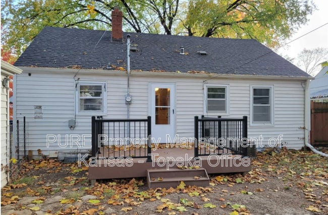 Photo - 310 SW Hillside Dr