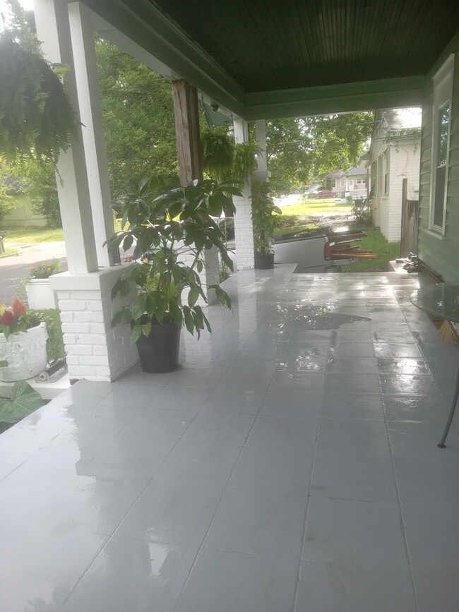 Photo - 2137 E 2nd St