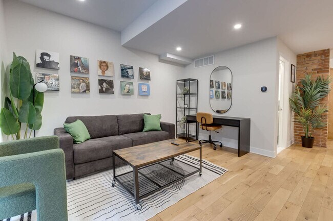 Photo - 1520 Av des Pins O Unit ID1346933P