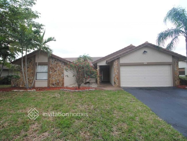 Building Photo - 365 NW 105th Dr