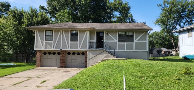 Building Photo - 216 SW Redwood Dr Rental
