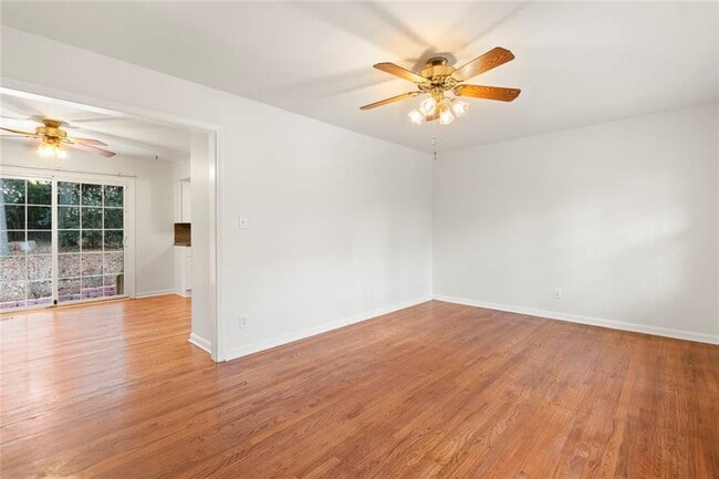 Photo - 2630 Warwick Cir NE