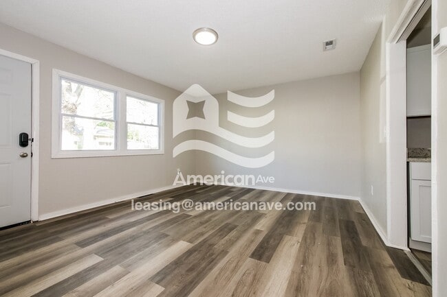 Photo - 3715 Mersington Ave