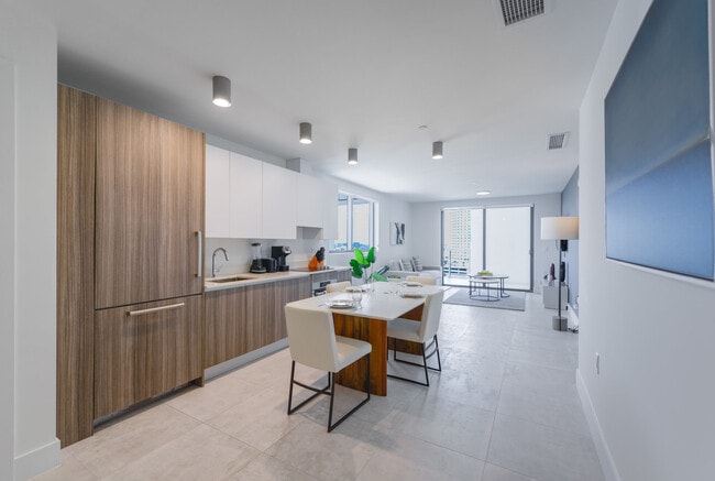 239 SW 9th St Unit SI FL19-ID1022529P