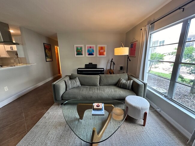 Photo - 132 W America St Unit 25