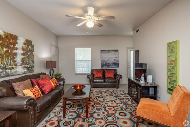 2BR, 2BA - 1,043SF - Living Room - The Links at Bentonville