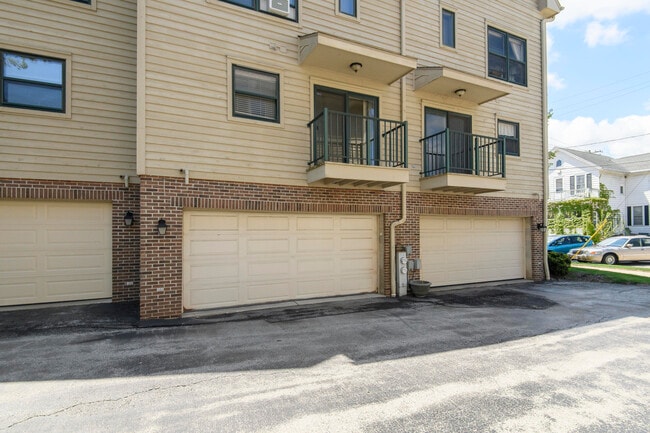 Photo - 902 E Brady St