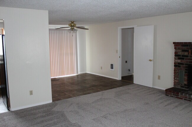 Photo - 3515 Hope St