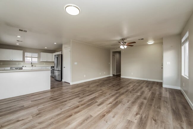 Photo - 523 Roberta Alecia Ave