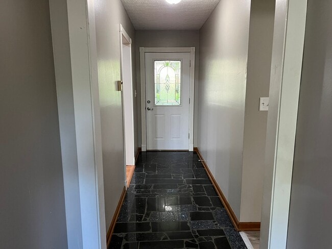 Photo - Recently Remodeled 3 Bed / 2 Bath near Mercy Hospital