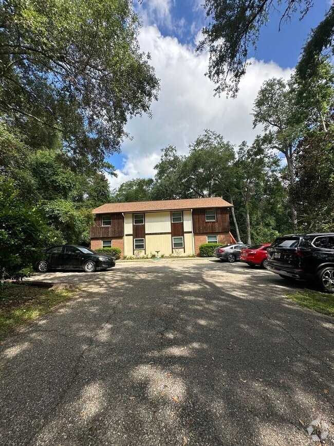 Building Photo - Spacious downstairs 2Bed/1 Bath in Killear... Rental