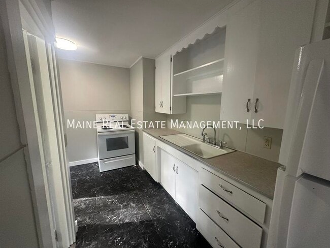 Building Photo - 91 Castine Rd Rental