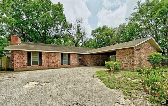 Building Photo - 2009 Greenbrook Pkwy Rental