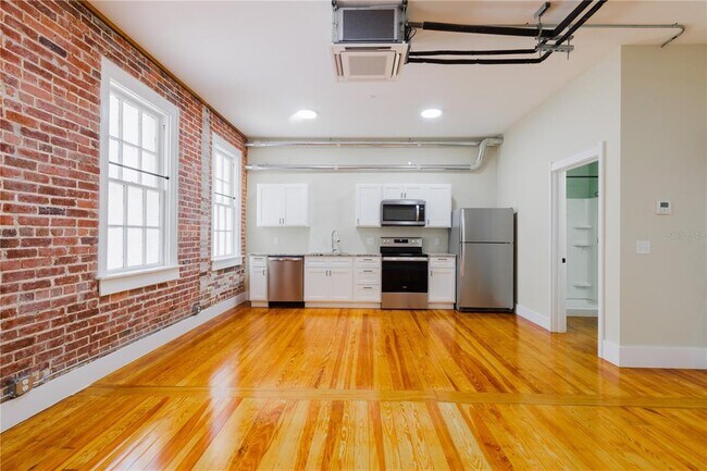 Photo - 306 W Wisconsin Ave Unit 302