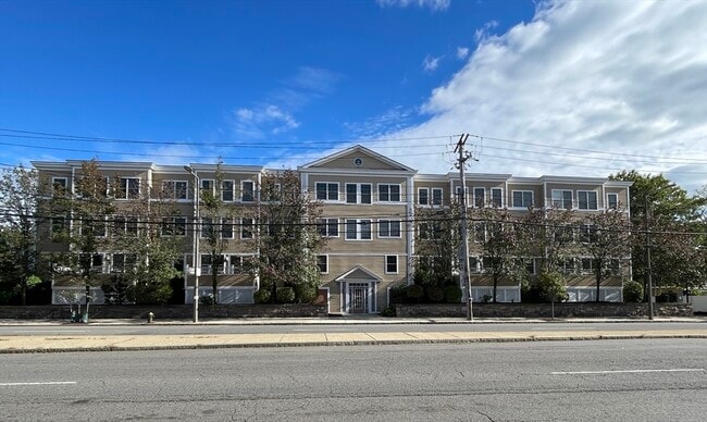 Building Photo - 5170 Washington St Unit 3