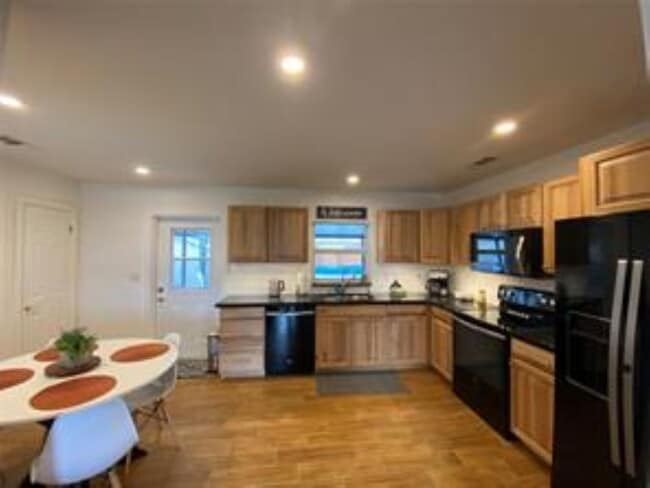 Photo - 541 NE 58th Ct