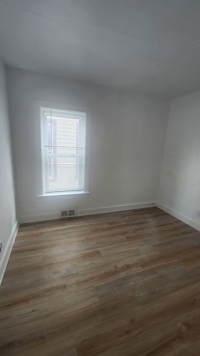 123 Maple Ave Unit Lower