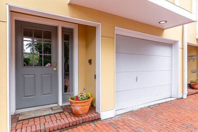 Photo - 54 Trowbridge St