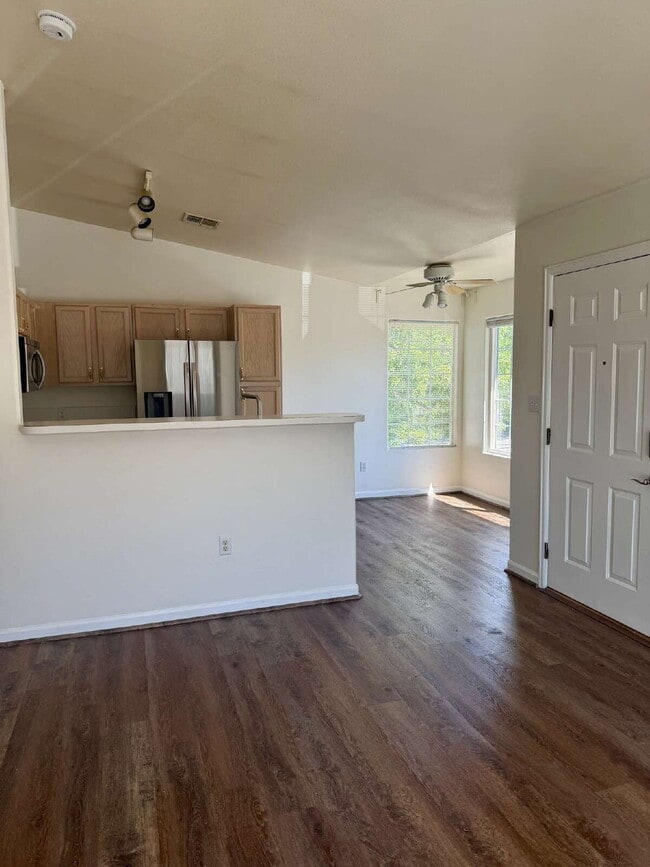 YOU WON'T WANT TO MISS OUT ON THIS CONDO!! 2 bed/ 2 bath Condo in Highlands Ranch!    MOVE IN SPE...