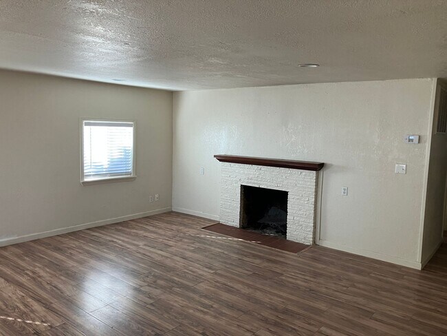 Photo - 1351 Leonard Ave Unidad A