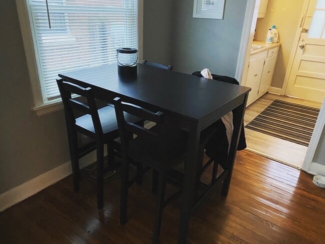 Photo - 2013 Waverly Av.