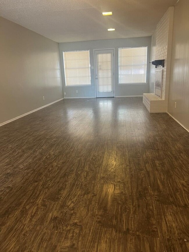 Photo - 1328 Tanglewood Ln