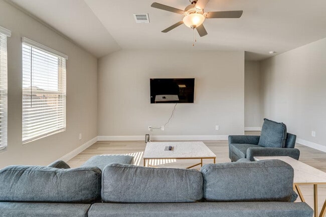 Photo - 723 Williams Wy Unidad ID1385583P