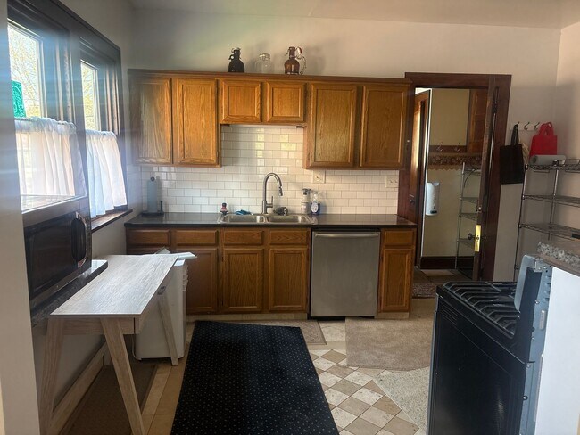 Photo - Waterbury1647 Unidad Down