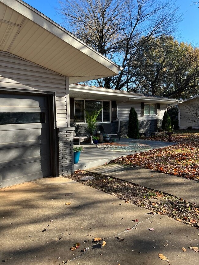 Photo - Brentwood - 3 bedroom, 1.5 bathroom, 1 car...